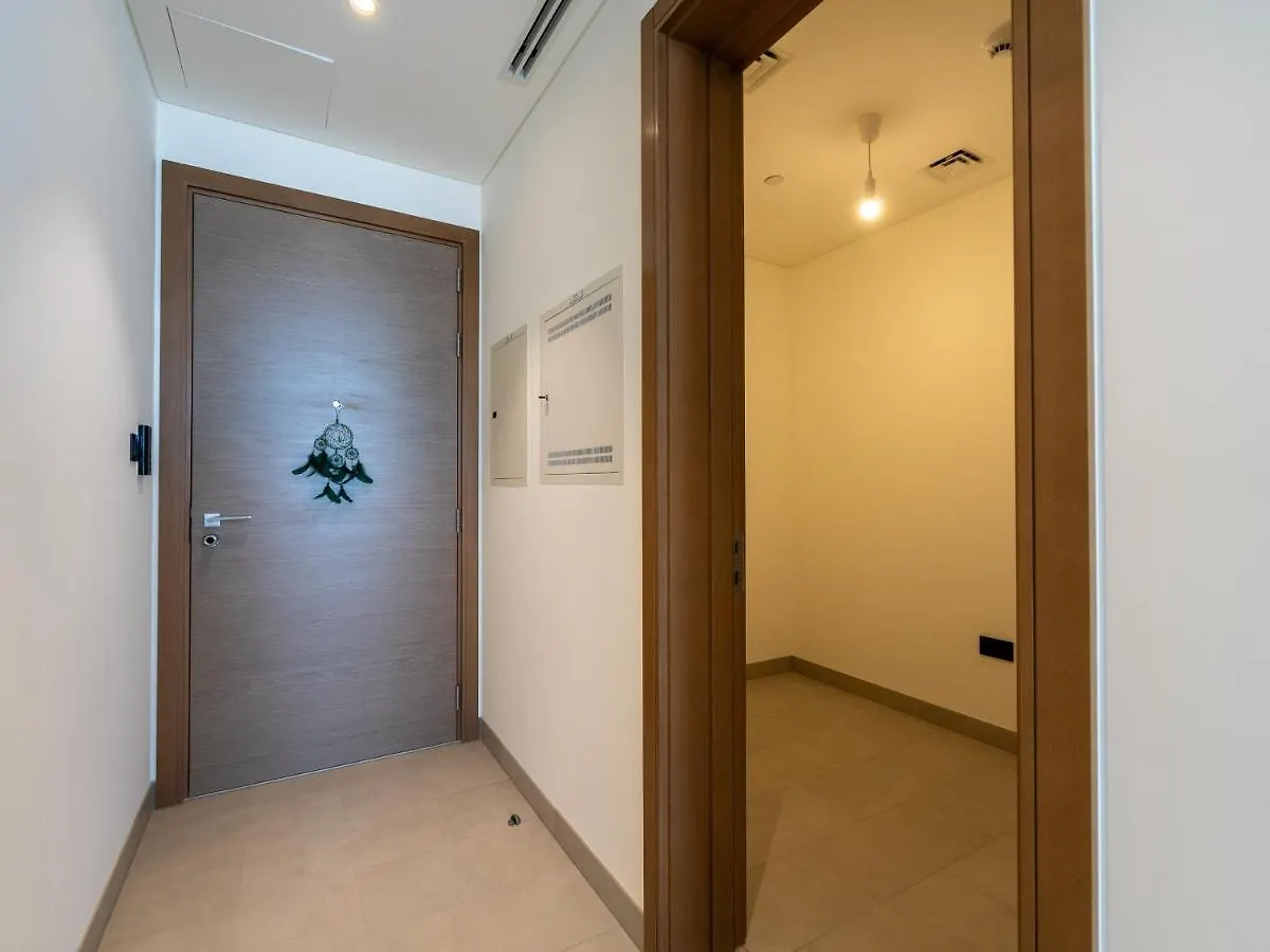 Beautiful Cityscape Views From This Urban Retreat Dubai 0*,
