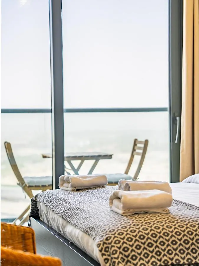 Beautiful Cityscape Views From This Urban Retreat Dubai 0*,